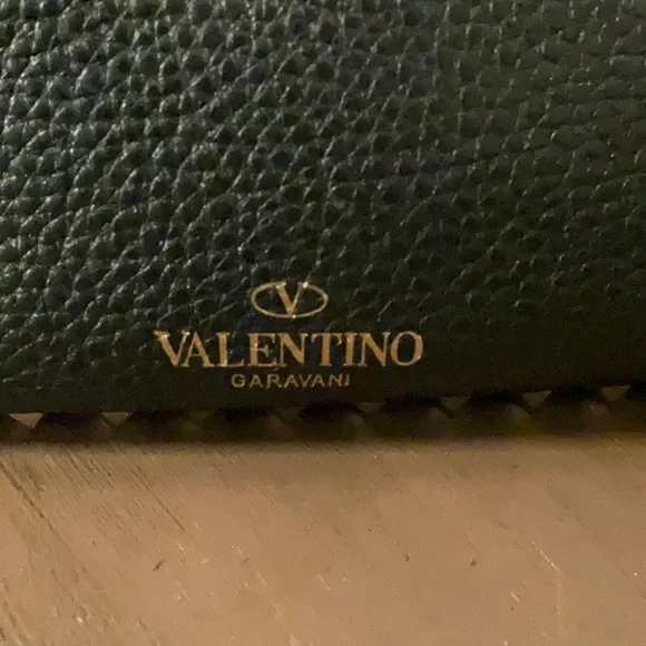 Valentino - Picture 2 of 10